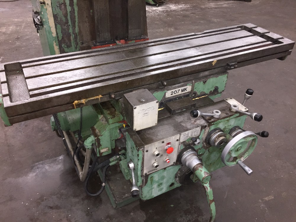 Millers: 1977 Cincinnati Horizontal Milling Machine